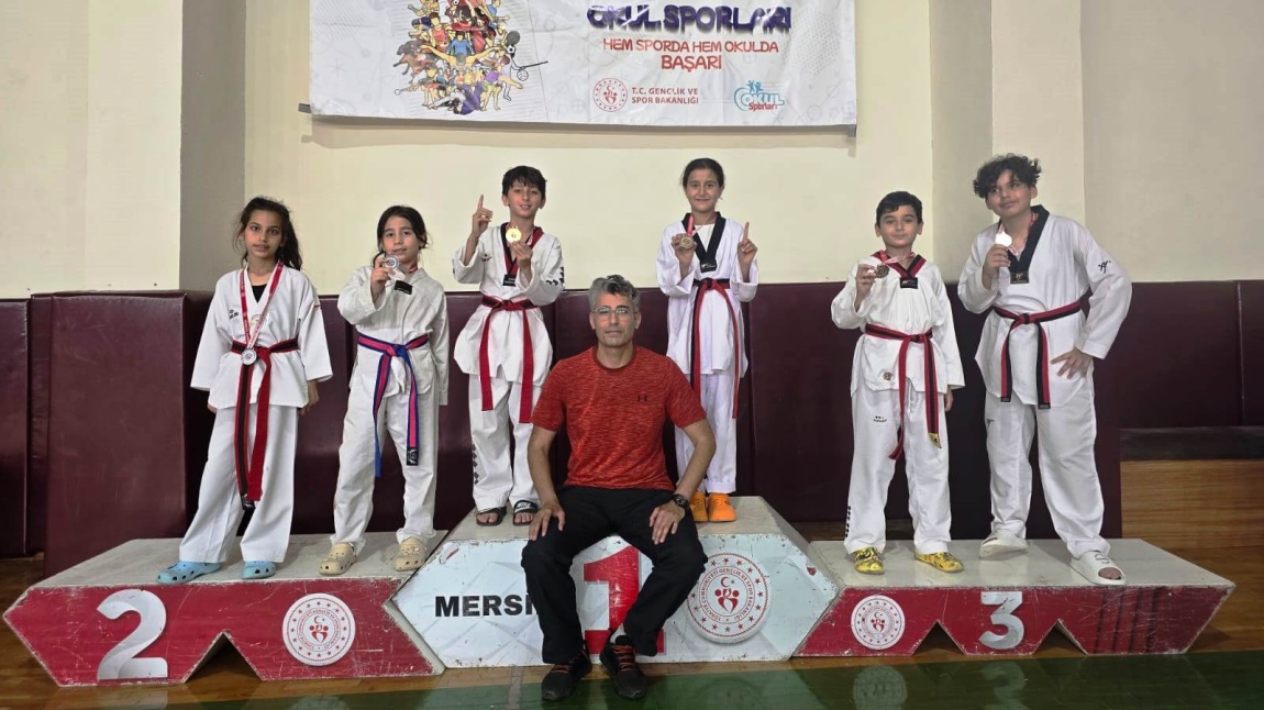 OKULUMUZ ÖĞRENCİLERİNDEN TAEKWONDO İL YARIŞMALARINDA ÇİFTE MADALYA